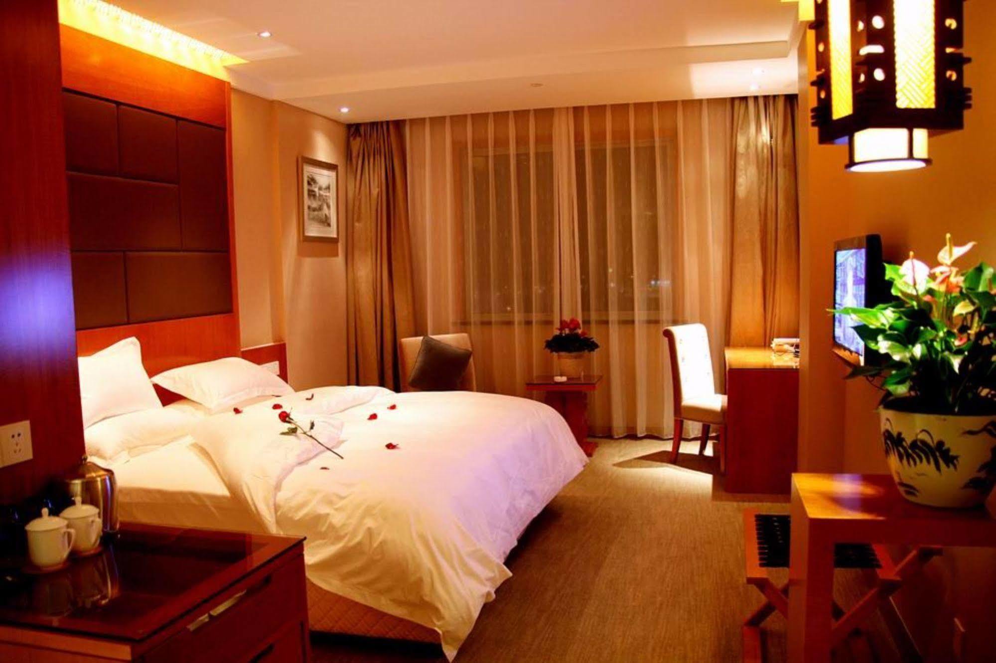 Oriental Hotel Tong Xiang Jiaxing Exterior photo
